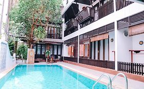 บ้านเฮือนเพ็ญ